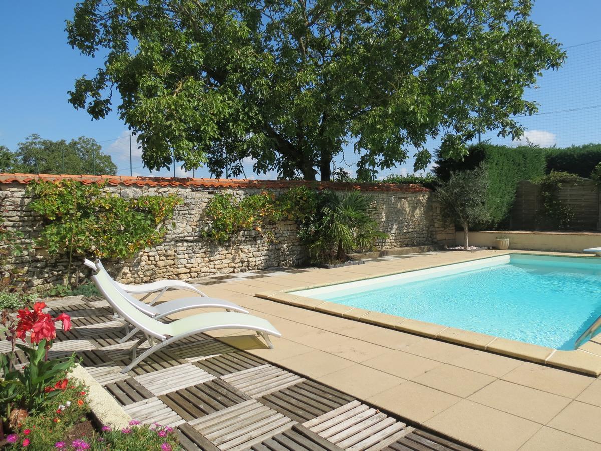 Bed and Breakfast L'Aubinoise Saint-Aubin-la-Plaine Екстер'єр фото